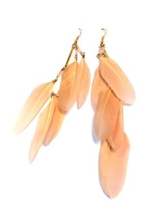 Pendientes con plumas color naranja/salm&oacute;n (1 ud.)