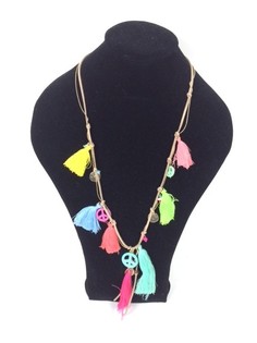 Collar de Estilo Ibiza con Borlas y S&iacute;mbolo de la Paz (1 ud)